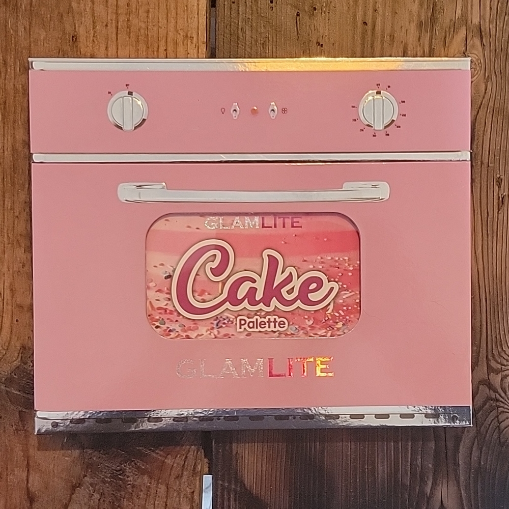 Glamlite Cake eyeshadow palette
